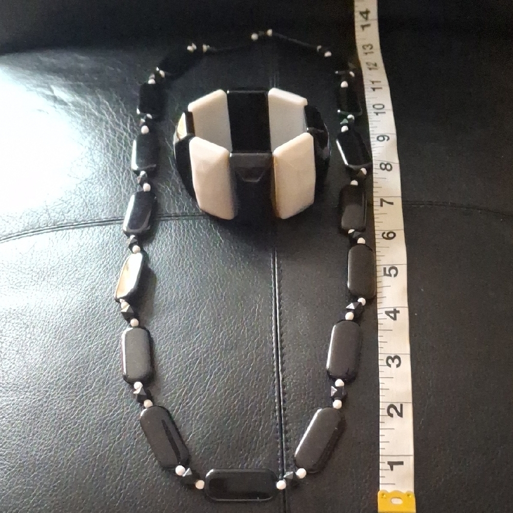 Black and White Beaded Necklace and Bracelet Set